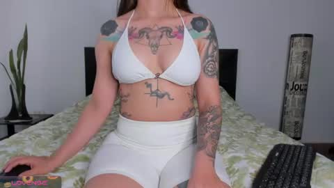 Snapshot of sarahredi chatting on June 11, 10:52 pm Girl next door online show from June 11, 10:52 pm