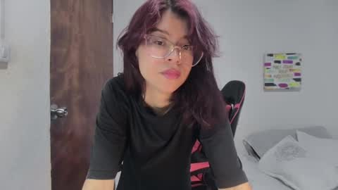 Sarah  online show from May 9, 3:50 pm