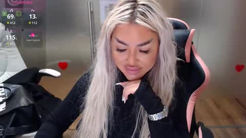 Snapshot of sarahstone_ chatting on October 3, 7:38 am Sarah online show from October 3, 7:38 am