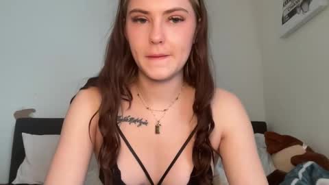 SarahxOliver online show from February 6, 6:00 pm