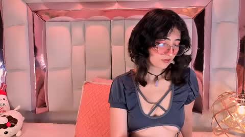 sara  online show from April 18, 6:17 am