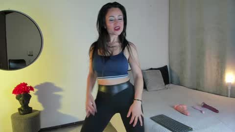saramilf_69 online show from March 12, 7:49 pm