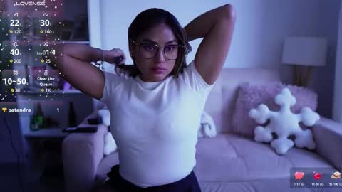 Snapshot of saraparisi_ chatting on October 21, 10:43 pm Sara online show from October 21, 10:43 pm