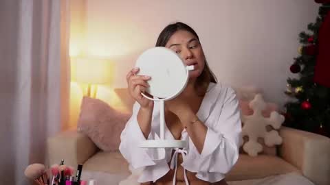 Snapshot of saraparisi_ chatting on November 25, 10:54 pm Sara online show from November 25, 10:54 pm