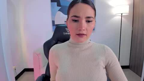 I am Sara  online show from November 14, 3:22 pm