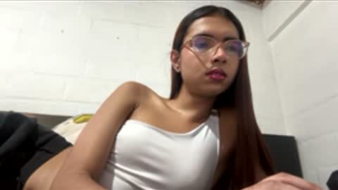 Snapshot of sarasaenz999 chatting on February 27, 9:37 pm sarasaenz999 online show from February 27, 9:37 pm