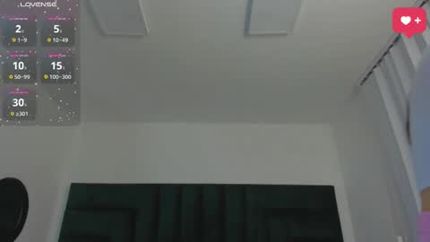 Snapshot of sarawagner_ chatting on September 15, 12:10 am online show from September 15, 12:10 am