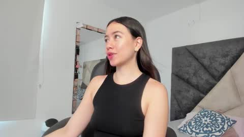 Snapshot of sarawagner_ chatting on September 21, 6:09 pm online show from September 21, 6:09 pm