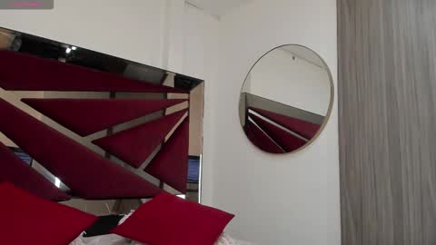 Snapshot of sarawagner_ chatting on November 23, 12:43 am online show from November 23, 12:43 am