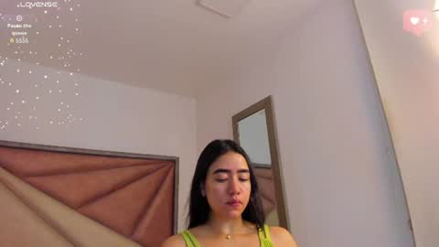 Snapshot of sarawagner_ chatting on July 10, 1:32 am online show from July 10, 1:32 am