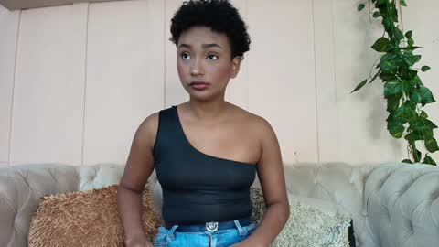 Snapshot of saray_mardez chatting on February 2, 12:24 pm Saray Mardez online show from February 2, 12:24 pm