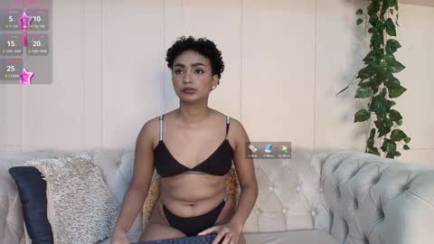 Snapshot of saray_mardez chatting on February 5, 12:27 pm Saray Mardez online show from February 5, 12:27 pm