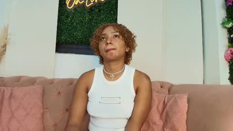 Snapshot of saray_mardez chatting on October 9, 12:03 pm Saray Mardez online show from October 9, 12:03 pm