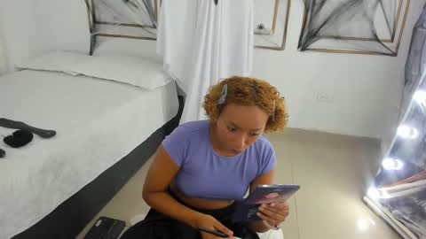 Snapshot of saray_mardez chatting on October 15, 12:05 pm Saray Mardez online show from October 15, 12:05 pm