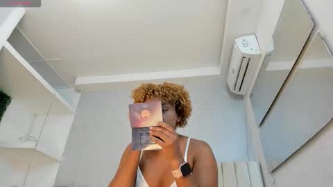 Snapshot of saray_mardez chatting on October 19, 12:17 pm Saray Mardez online show from October 19, 12:17 pm