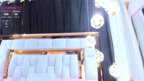 Snapshot of sarayroyse chatting on November 21, 7:23 pm Saray online show from November 21, 7:23 pm