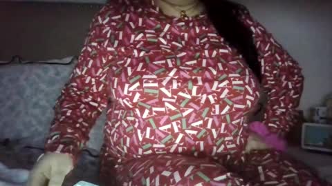 Snapshot of saretta46 chatting on December 4, 1:04 am Sara online show from December 4, 1:04 am