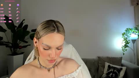 Your Selena 3 online show from January 17, 3:11 am