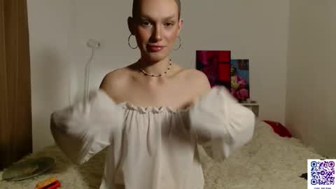 Your Selena 3 online show from February 22, 3:07 am