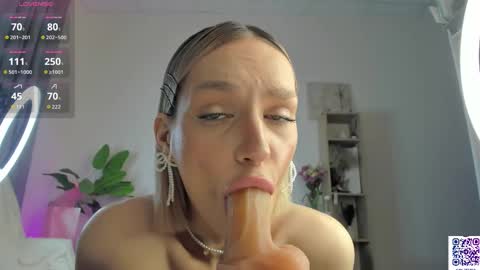 Your Selena 3 online show from March 8, 3:10 am