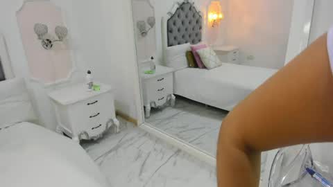 sarit_ online show from May 10, 11:48 am
