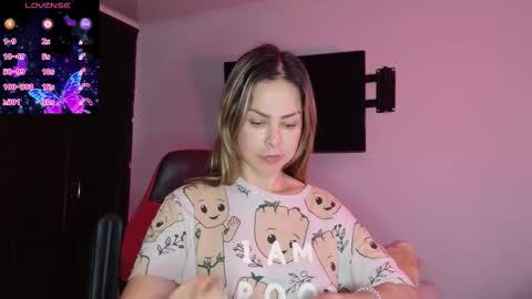 Snapshot of saritha__duke chatting on February 18, 11:39 am Saritha online show from February 18, 11:39 am