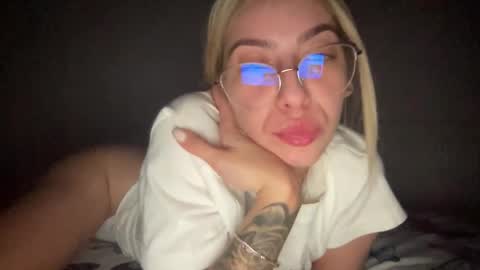 Snapshot of sarrah_rossy chatting on January 7, 12:45 am Sarrah online show from January 7, 12:45 am