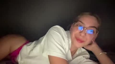 Snapshot of sarrah_rossy chatting on January 10, 12:06 am Sarrah online show from January 10, 12:06 am