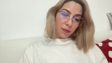 Snapshot of sarrah_rossy chatting on January 19, 9:55 pm Sarrah online show from January 19, 9:55 pm