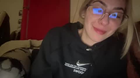 Snapshot of sarrah_rossy chatting on January 29, 9:07 pm Sarrah online show from January 29, 9:07 pm