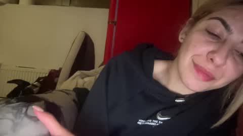 Snapshot of sarrah_rossy chatting on January 30, 12:18 am Sarrah online show from January 30, 12:18 am