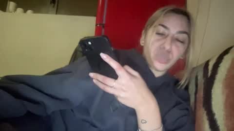 Snapshot of sarrah_rossy chatting on February 7, 8:10 pm Sarrah online show from February 7, 8:10 pm