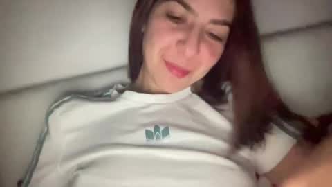 Snapshot of sarrah_rossy chatting on March 2, 3:24 am Sarrah online show from March 2, 3:24 am