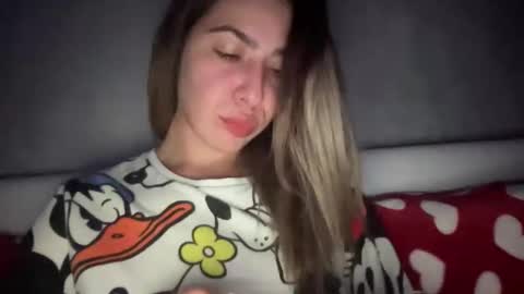 Snapshot of sarrah_rossy chatting on November 2, 9:39 pm Sarrah online show from November 2, 9:39 pm