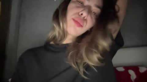 Snapshot of sarrah_rossy chatting on November 9, 11:25 pm Sarrah online show from November 9, 11:25 pm