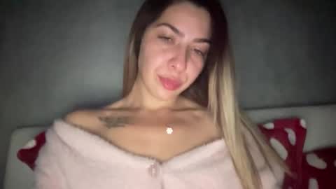 Snapshot of sarrah_rossy chatting on November 21, 11:03 pm Sarrah online show from November 21, 11:03 pm