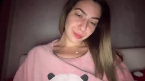 Snapshot of sarrah_rossy chatting on November 26, 10:22 pm Sarrah online show from November 26, 10:22 pm