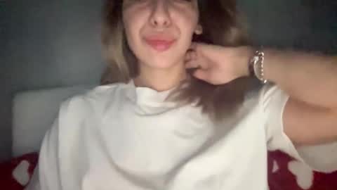 Snapshot of sarrah_rossy chatting on December 2, 11:11 pm Sarrah online show from December 2, 11:11 pm