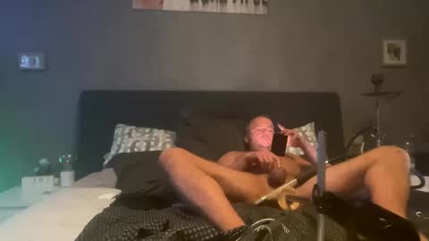 Snapshot of sascha27fire chatting on December 17, 4:23 am german bi firefighter online show from December 17, 4:23 am