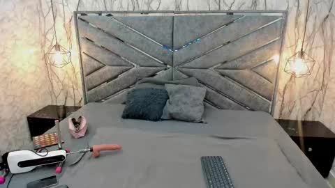 Snapshot of sasha_brownie_ chatting on December 4, 7:55 pm Sasha online show from December 4, 7:55 pm