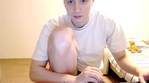 Snapshot of sasha_calvin chatting on December 16, 11:28 pm sasha_calvin online show from December 16, 11:28 pm