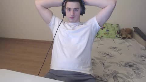 Snapshot of sasha_calvin chatting on November 17, 4:13 pm sasha_calvin online show from November 17, 4:13 pm