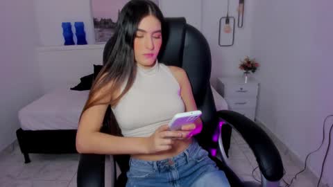 Snapshot of sasha_kendrick chatting on December 11, 2:09 am Sasha online show from December 11, 2:09 am