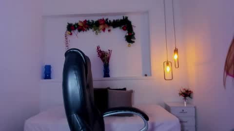 Snapshot of sasha_kendrick chatting on December 17, 2:33 am Sasha online show from December 17, 2:33 am
