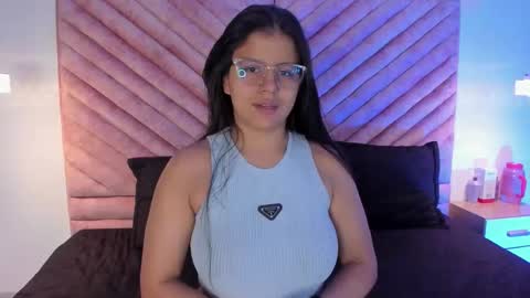 Snapshot of sasha_roldann chatting on October 8, 7:33 pm Sasha online show from October 8, 7:33 pm
