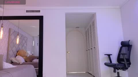 Snapshot of sasha_sinne chatting on July 15, 1:27 pm sasha_sinne online show from July 15, 1:27 pm