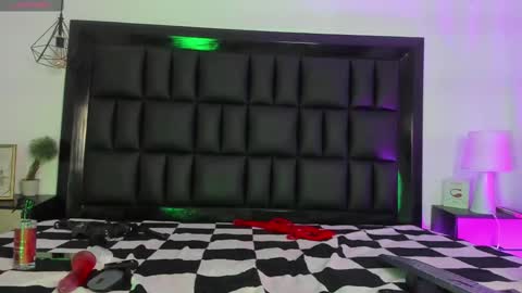 Snapshot of sasha_yaklove666 chatting on February 6, 9:53 am Sasha online show from February 6, 9:53 am