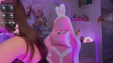 Snapshot of sashacollerx chatting on November 28, 3:31 am Alexa online show from November 28, 3:31 am