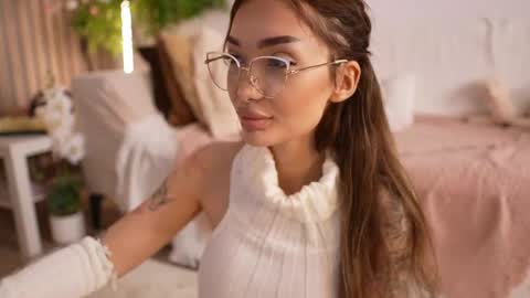 sashafererra online show from April 2, 5:21 pm