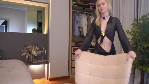 sashalore online show from April 15, 2:40 am